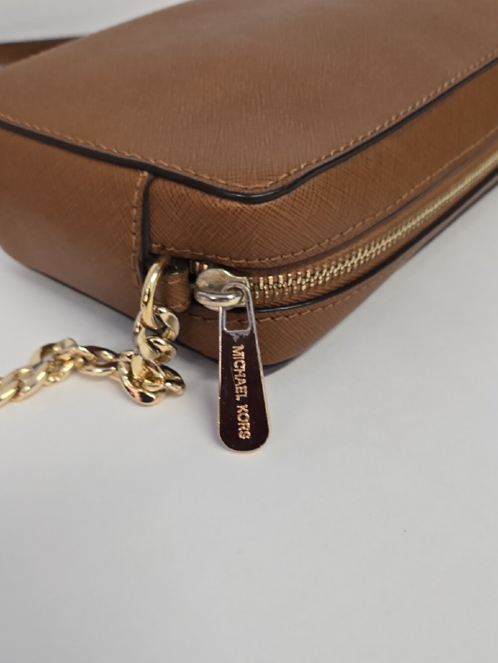 Michael Kors Brown Saffiano Leather Crossbody w/Gold Chain EUC 8.5"x5"x2" - Picture 9 of 14